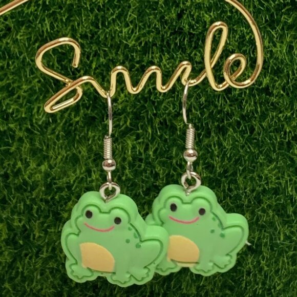 Frog Earring, Amphibian Earring, Silly Animal Earring, Gift Idea, Frog Jewelry - Picture 3 of 9
